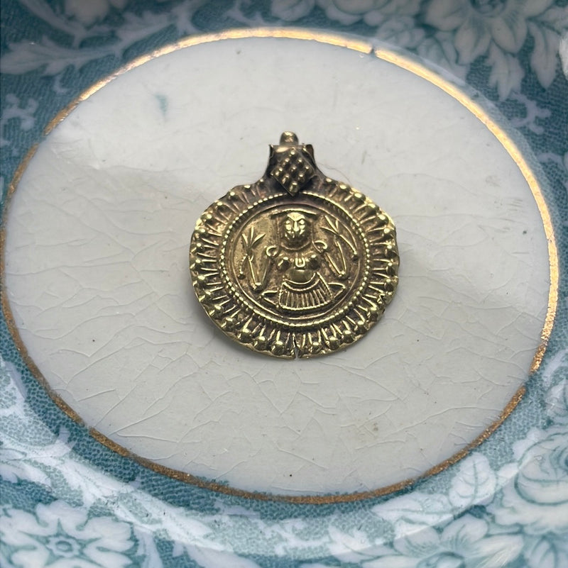 Female Warrior Pendant - 18k Gold - Vintage