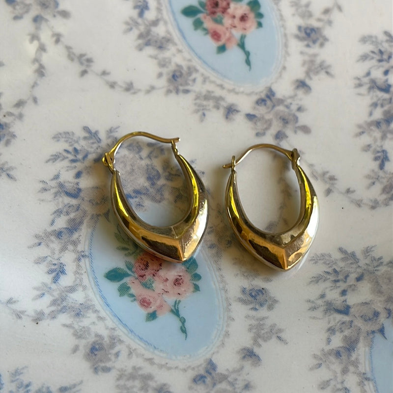 Oval Triangular Hoop Earrings - 14k Gold - Vintage