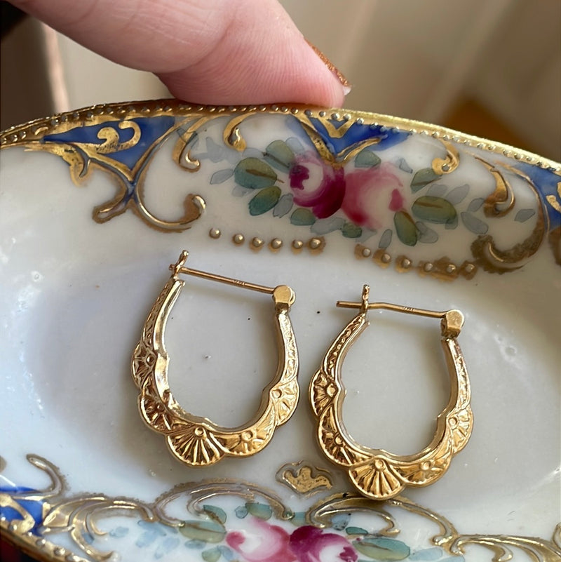 Scallop Gold Hoop Earrings - 14k Gold - Vintage - As Is