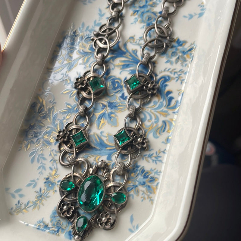 Green Glass Necklace - Silver Metal - Antique