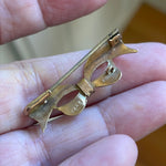 Engraved Bow or Mask Brooch - 9k Gold - Vintage