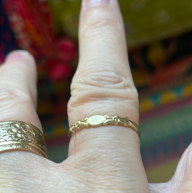 Dainty Signet Ring - 10k Gold - Vintage