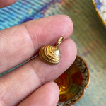 Shell Pendant - 14k Gold - Vintage