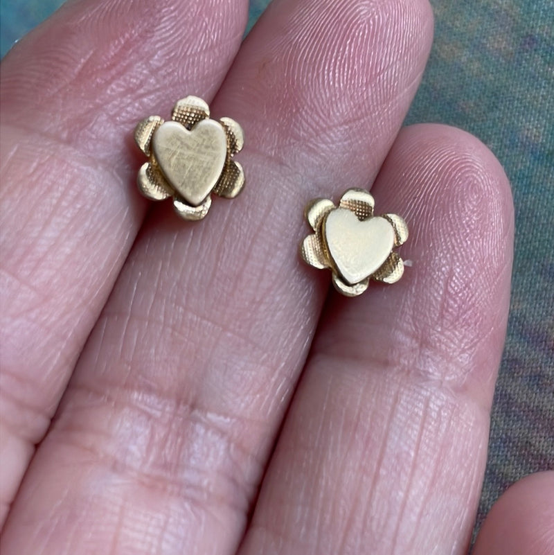 Frilly Heart Stud Earrings - 14k Gold - Vintage