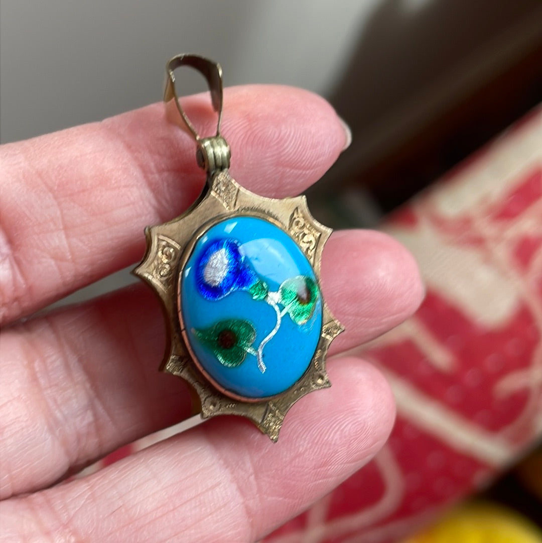 Engraved Flower Locket - 14k Gold - Vintage locket – Vintage Paris Jewelry