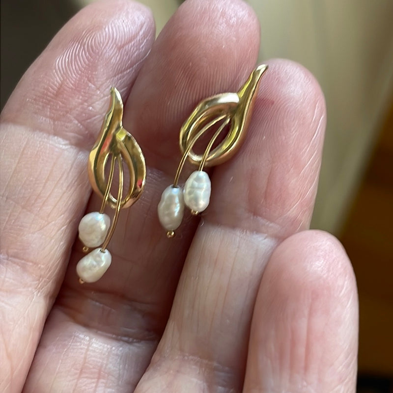 Pearl Flourish Earrings - 14k Gold - Vintage