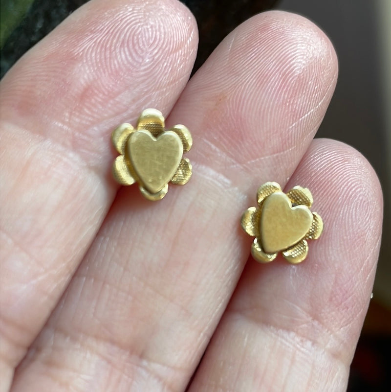 Frilly Heart Stud Earrings - 14k Gold - Vintage