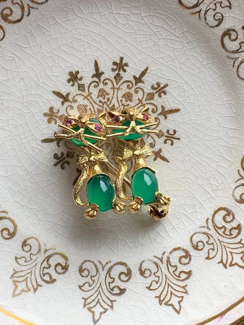 Cats with bow ties Brooch - Chrysoprase and Ruby - 18k Gold - Vintage - Love Vintage Paris