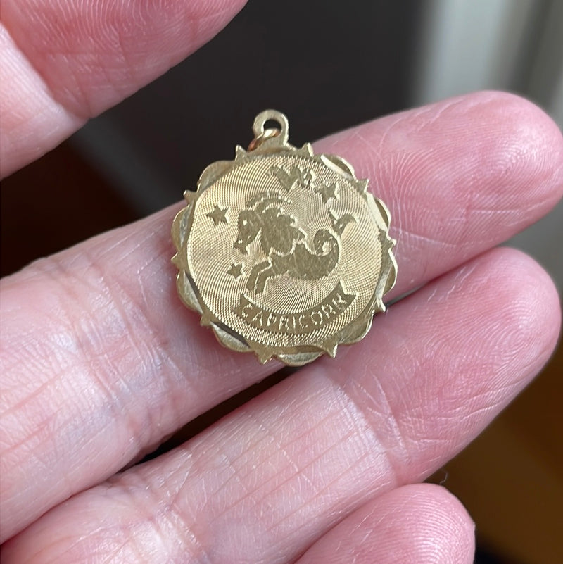 Capricorn Medallion Pendant - Zodiac - 14k Gold - Vintage