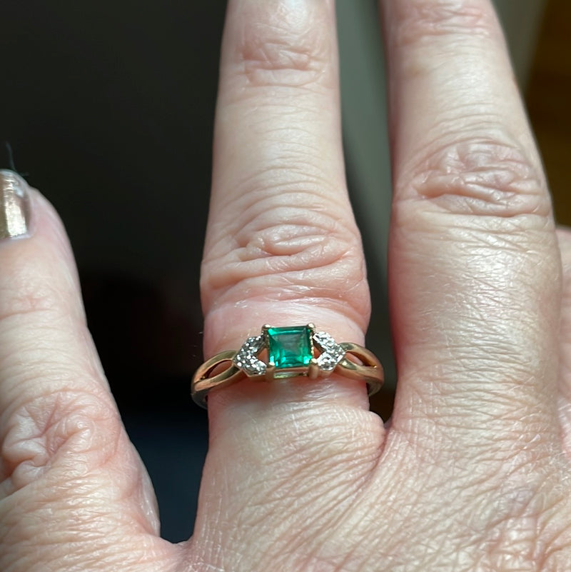 Green Tourmaline Ring - Emerald Cut - Diamond - 10k Gold - Vintage