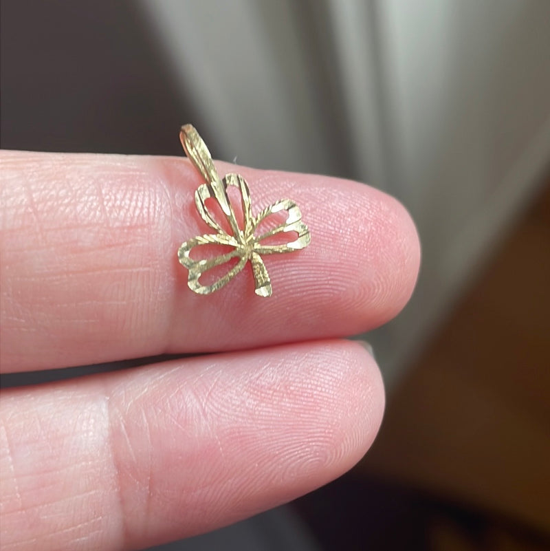 dainty-clover-pendant-14k-gold-vintage