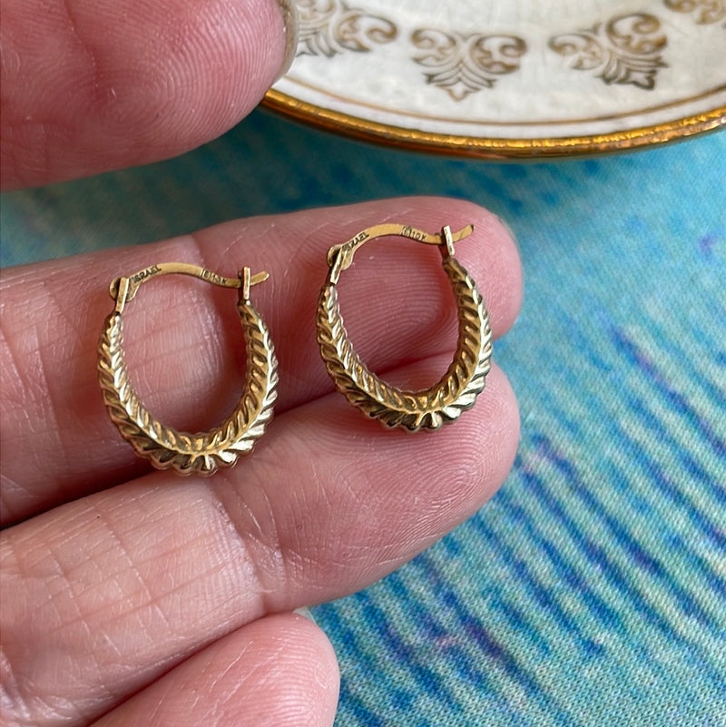 Dainty Laurel Leaf Hoop Earrings - 10k Gold - Vintage