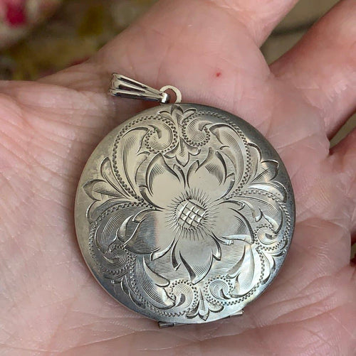 Engraved Flower Locket - Sterling Silver locket - Vintage locket