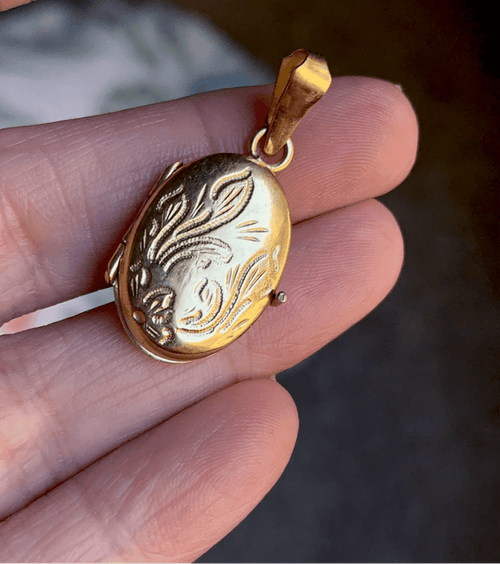 Engraved 14k gold Locket - 14k Gold - Vintage locket