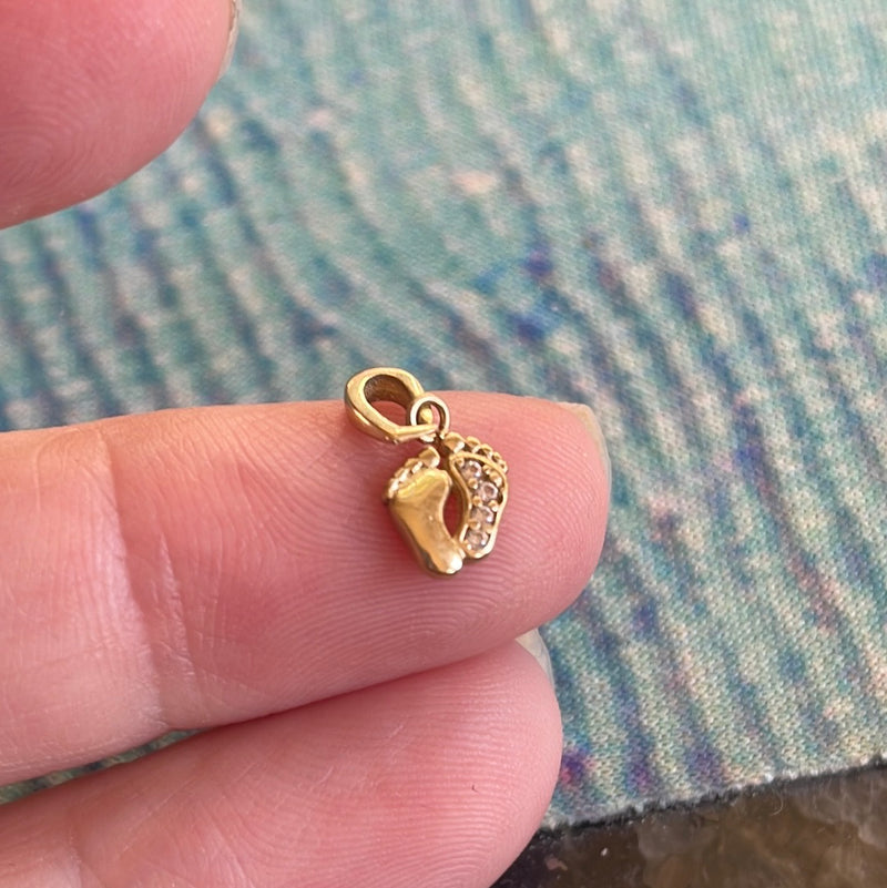 tiny-feet-pendant-10k-gold-vintage