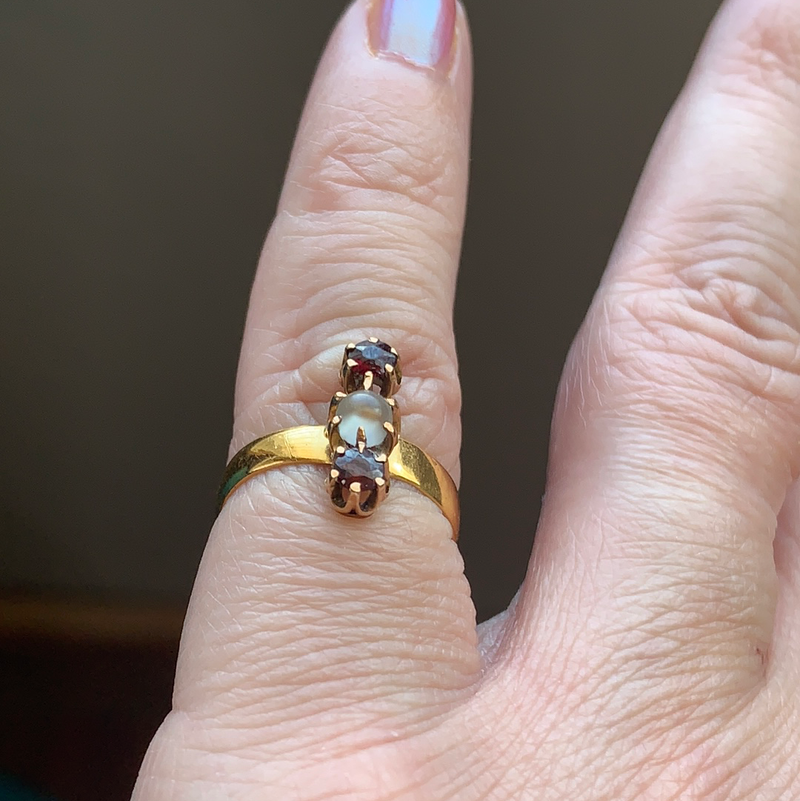 Moonstone Garnet Ring - 22k Gold - Vintage