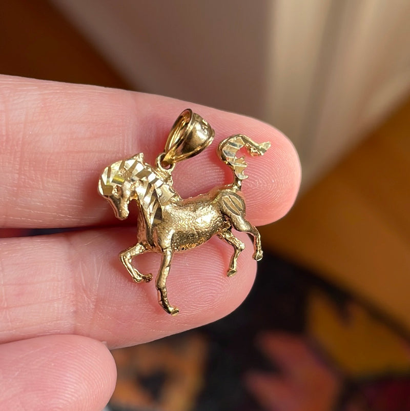 horse-pendant-14k-gold-vintage-1