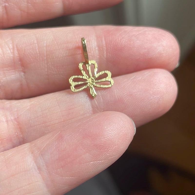 dainty-clover-pendant-14k-gold-vintage