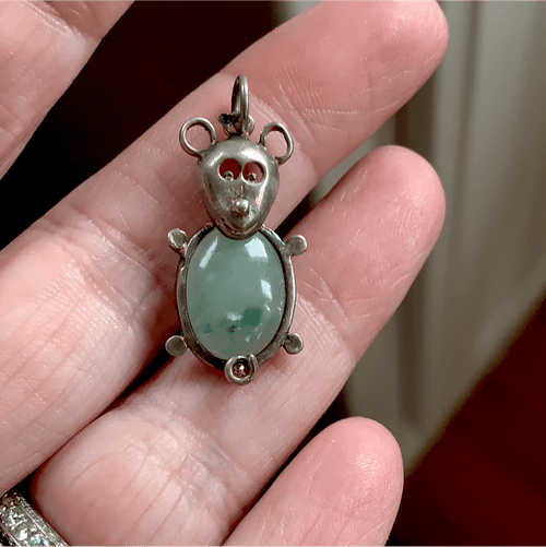 jade-mouse-pendant-sterling-silver-vintage