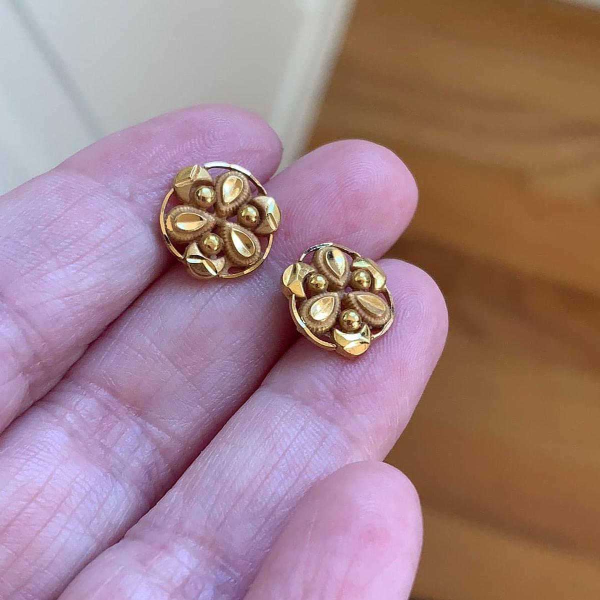 22K Gold Filigree Drop Stud Earrings (5.85G) - Queen of Hearts Jewelry