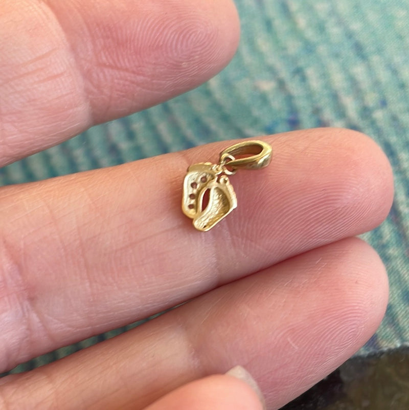 tiny-feet-pendant-10k-gold-vintage