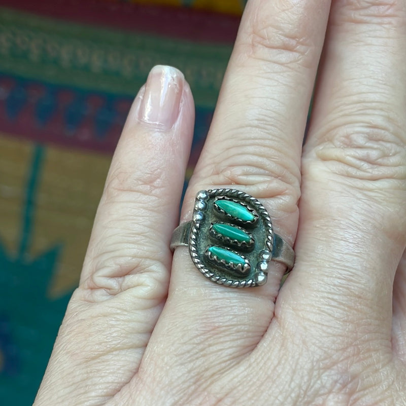 Turquoise Ring - Zuni Three Stone - Sterling Silver - Vintage